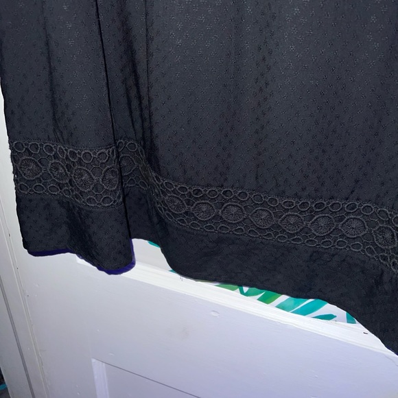 Crown & Ivy Black Scalloped Tunic Dress Women’s S - Picture 3 of 3